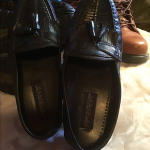 Dress shoes